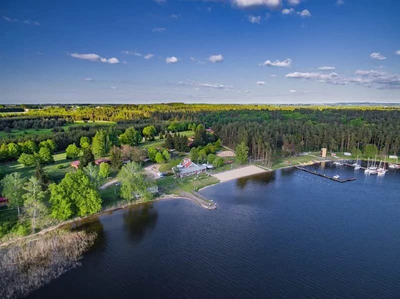 Gdzie nad wodę z dzieckiem w Małopolsce? Bezpieczne miejsca na wypoczynek