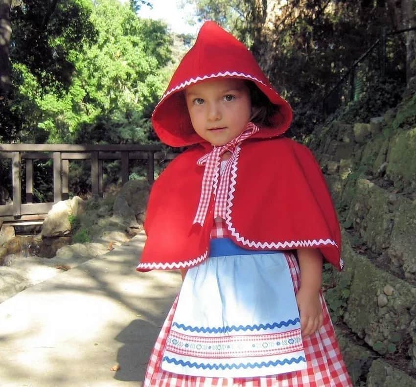 Jak zrobić strój Czerwonego Kapturka - łatwe kroki i porady na każdą okazję