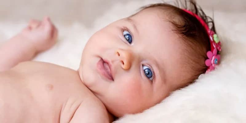 Kiedy dziecku gęstnieją włosy? Poznaj kluczowe etapy rozwoju