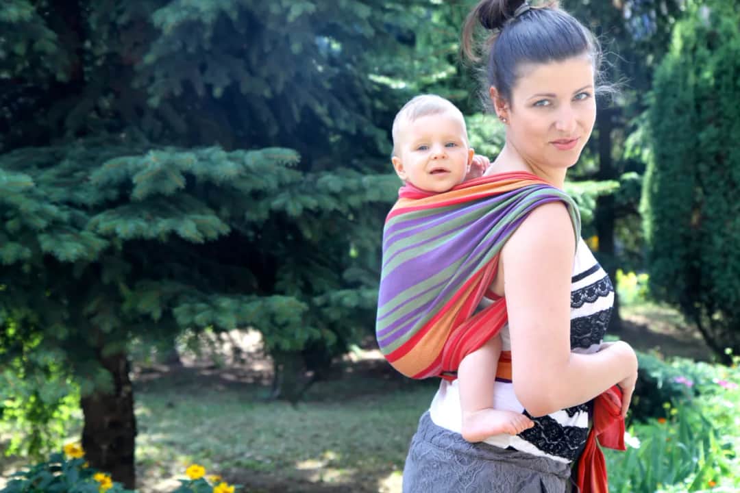Jak wiazać chustę z dzieckiem - proste metody i bezpieczeństwo