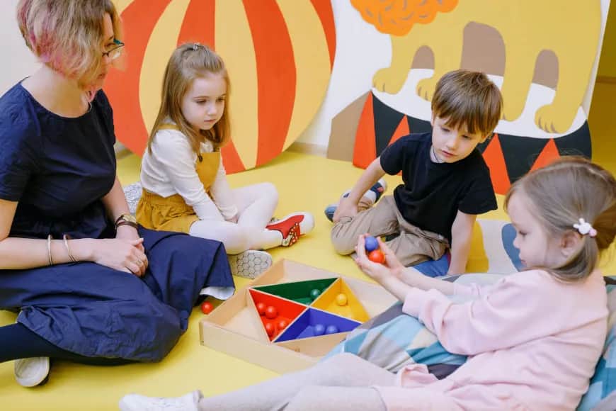 W jakim wieku dziecko idzie do żłobka? Odkryj kluczowe informacje