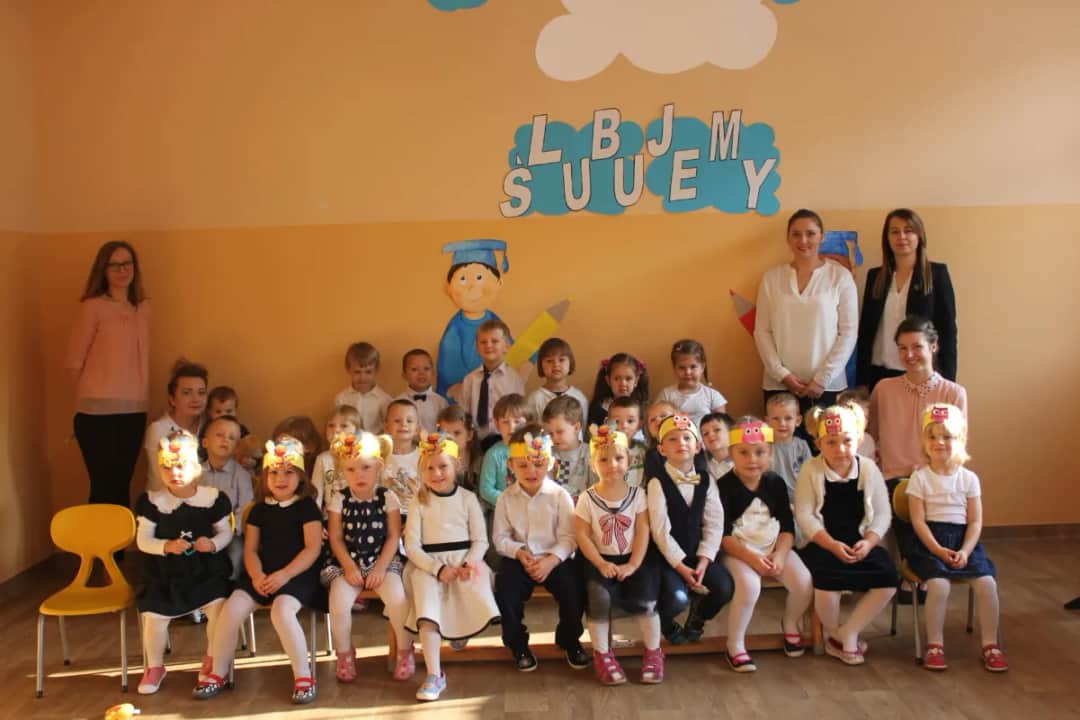 Jak ubrać dziecko na pasowanie przedszkolaka, by czuło się komfortowo?